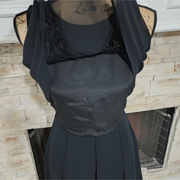 BCBGenerationLittle Black Dress Lace Detail Sleeveless Party Cocktail Dress - Picture 4 of 9